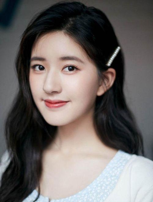 娱乐圈吃瓜赵露思是谁啊,娱乐圈新晋小花，吃瓜群众热议的焦点人物